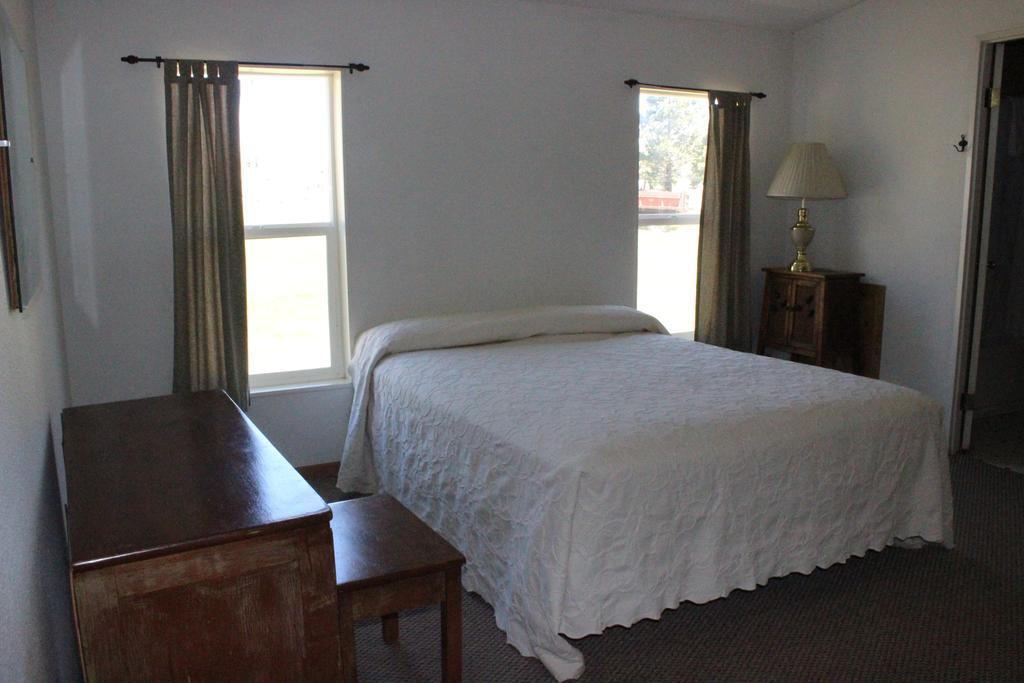 Twin Lakes Resort 布里奇波特 客房 照片