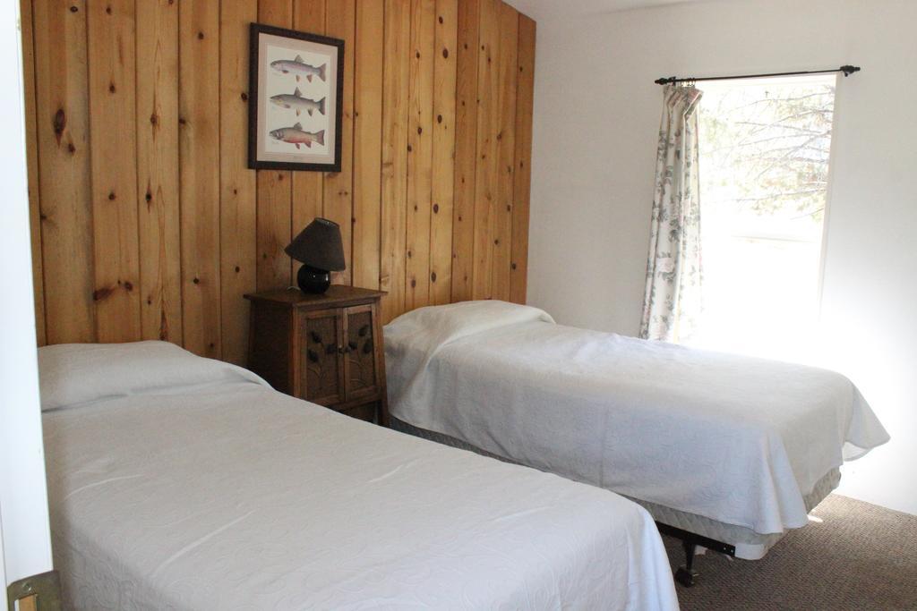 Twin Lakes Resort 布里奇波特 客房 照片