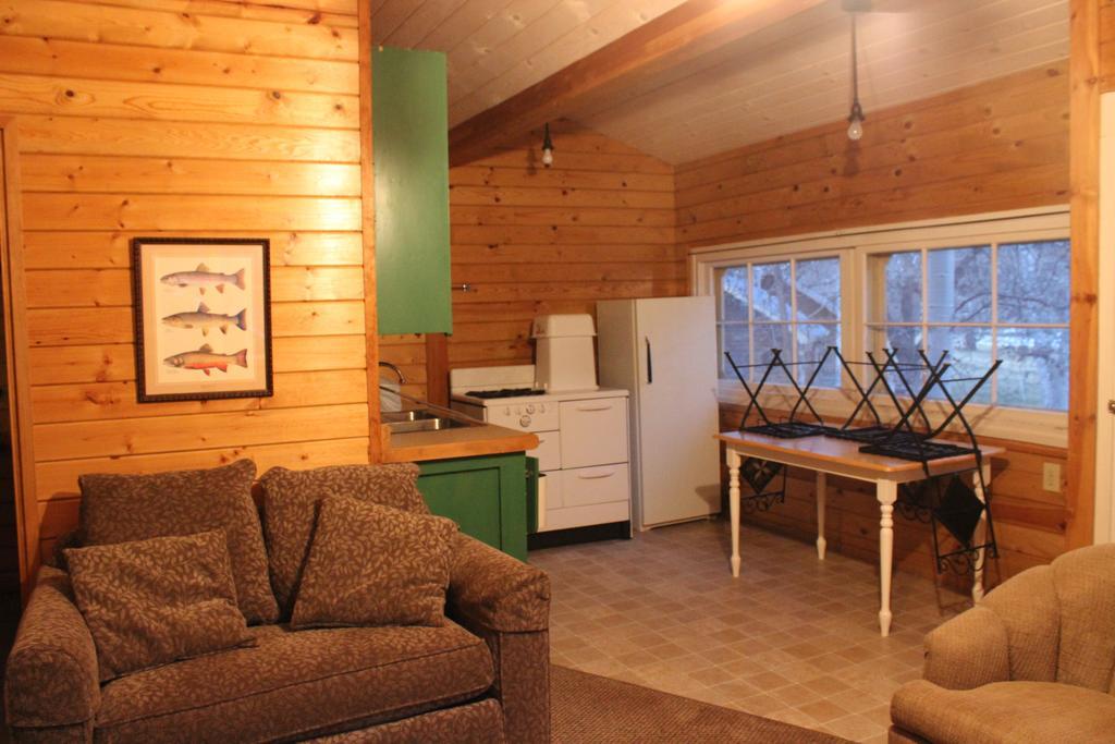 Twin Lakes Resort 布里奇波特 外观 照片